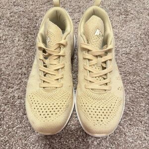 APL Lululemon Womens TechLoom Pro Shoe